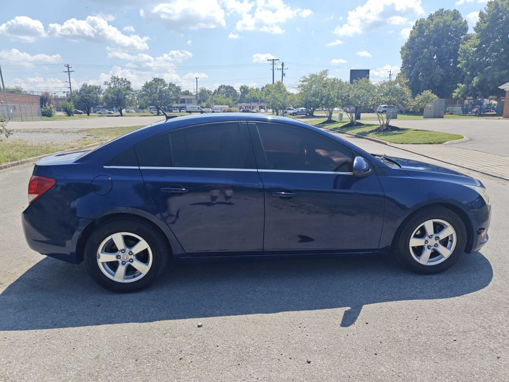 2013 Chevrolet Cruze Image 2