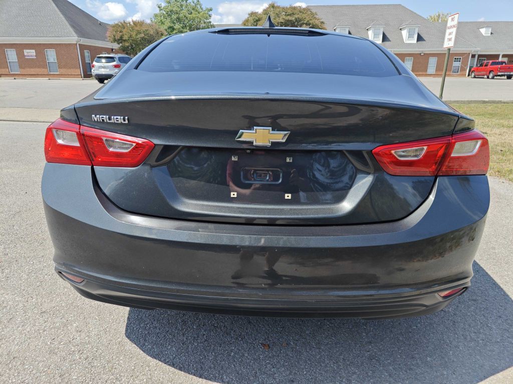 2018 Chevrolet Malibu Image 2