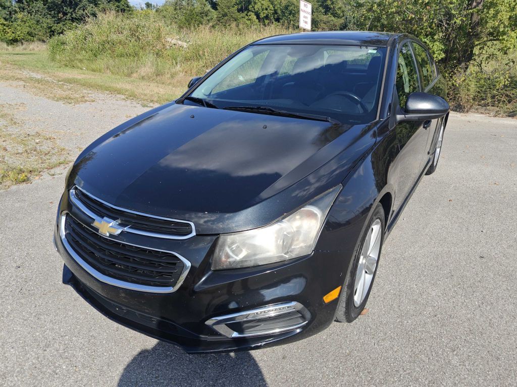 2015 Chevrolet Cruze Image 2