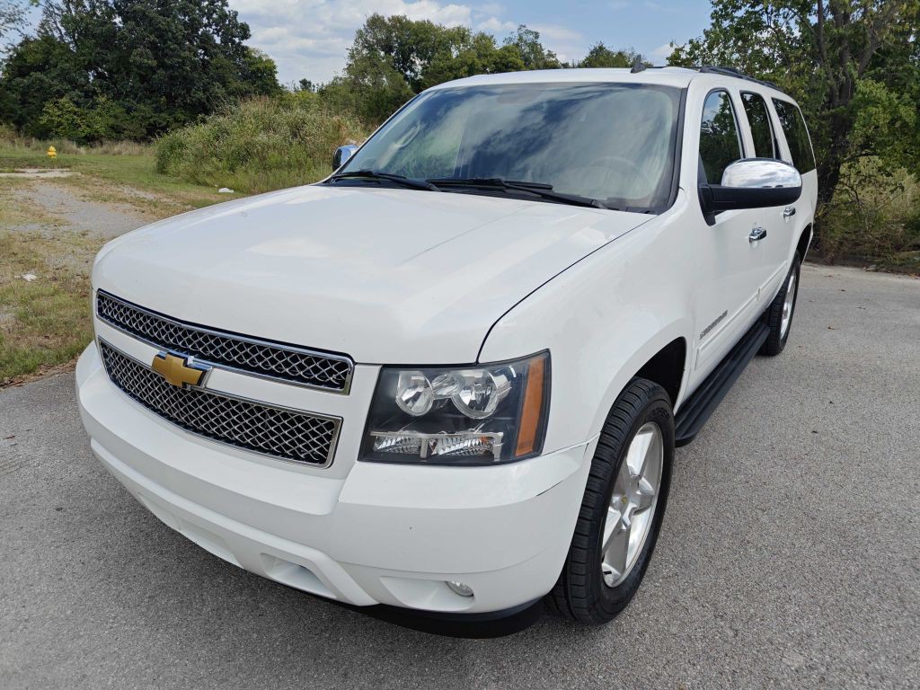 2012 Chevrolet Suburban Image 2