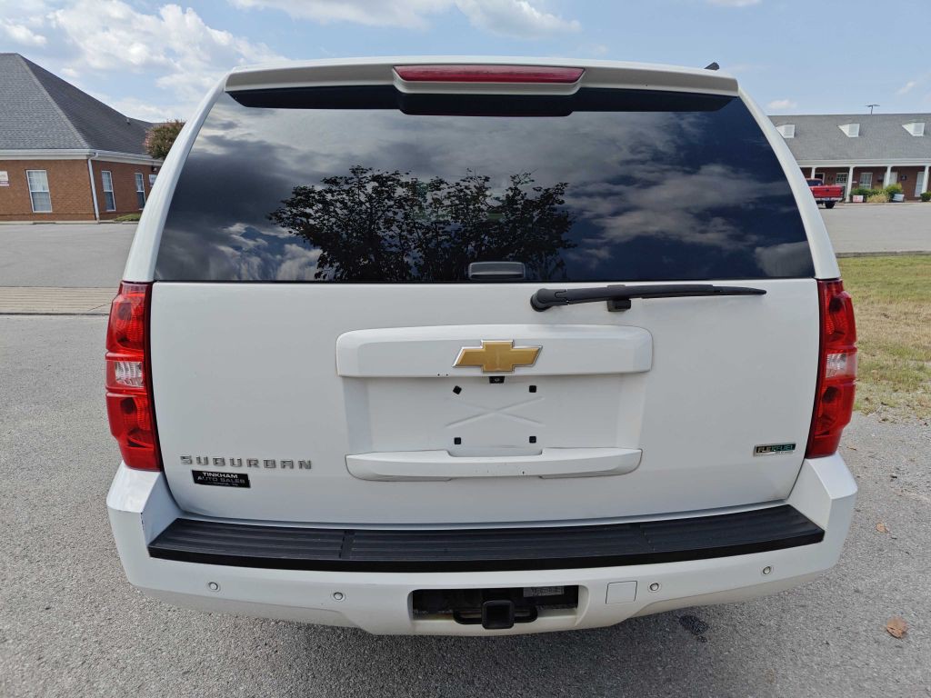 2012 Chevrolet Suburban Image 3
