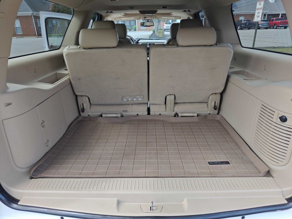 2012 Chevrolet Suburban Image 8