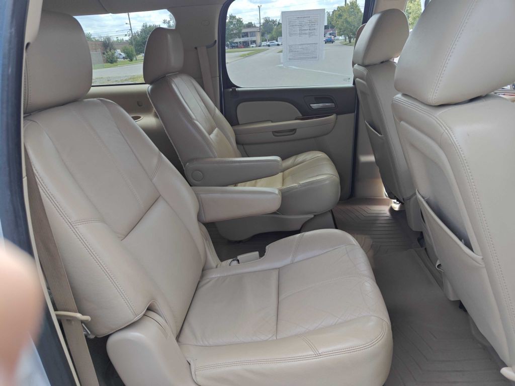 2012 Chevrolet Suburban Image 9