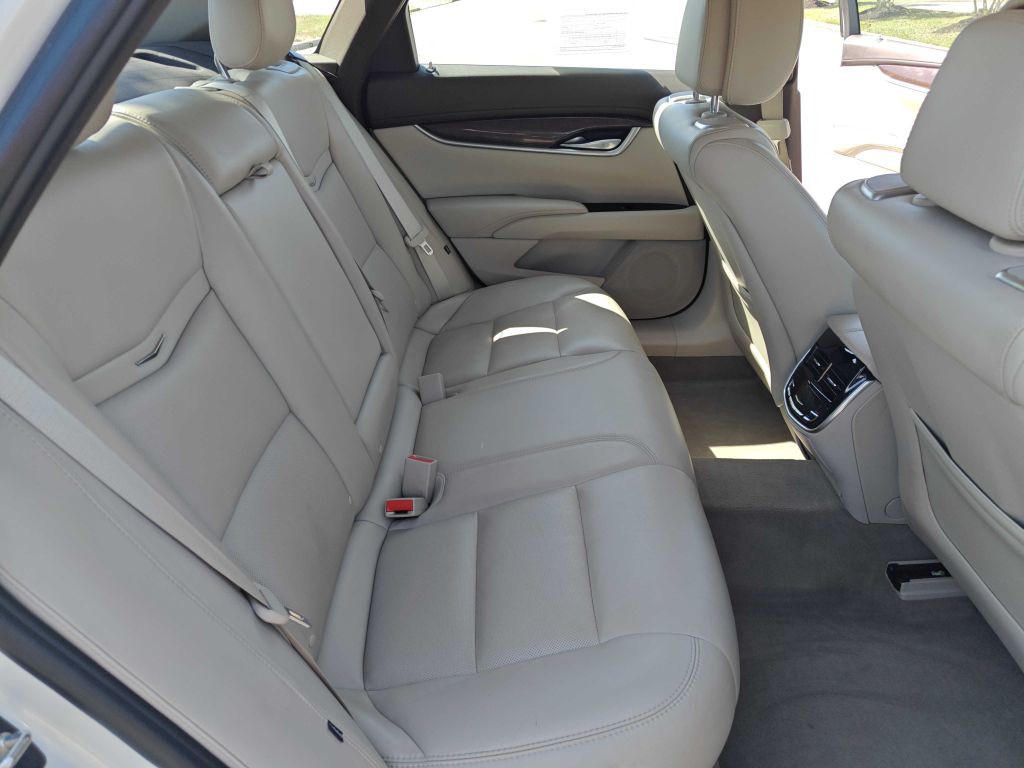 2013 Cadillac XTS Image 8