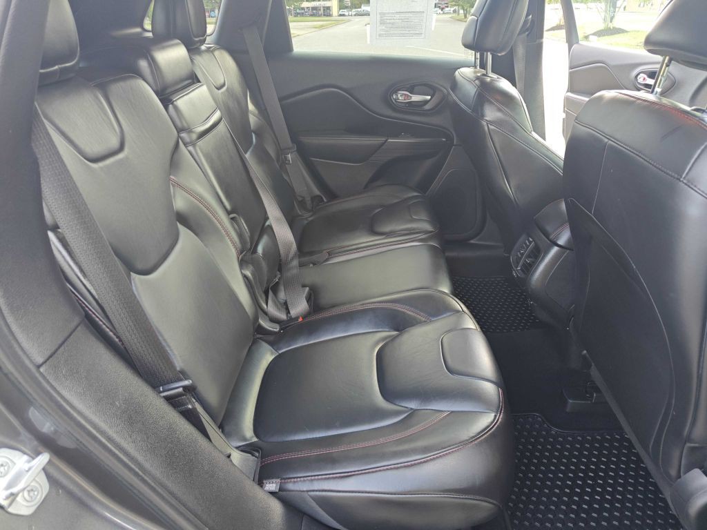 2016 Jeep Cherokee Image 9