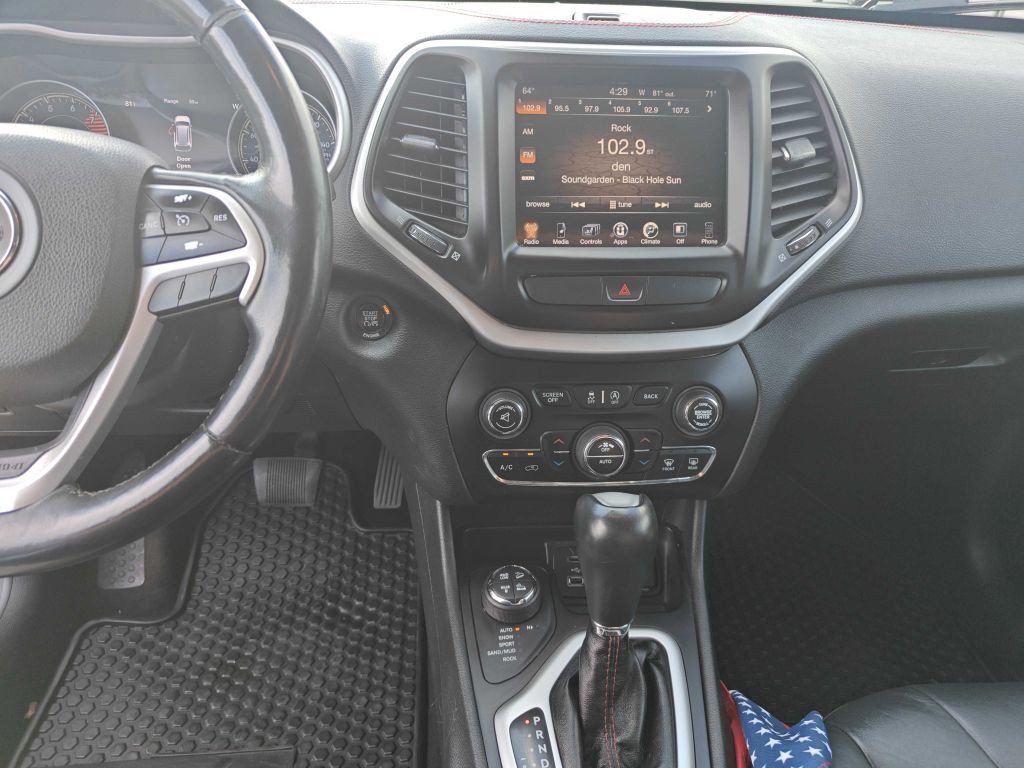 2016 Jeep Cherokee Image 10
