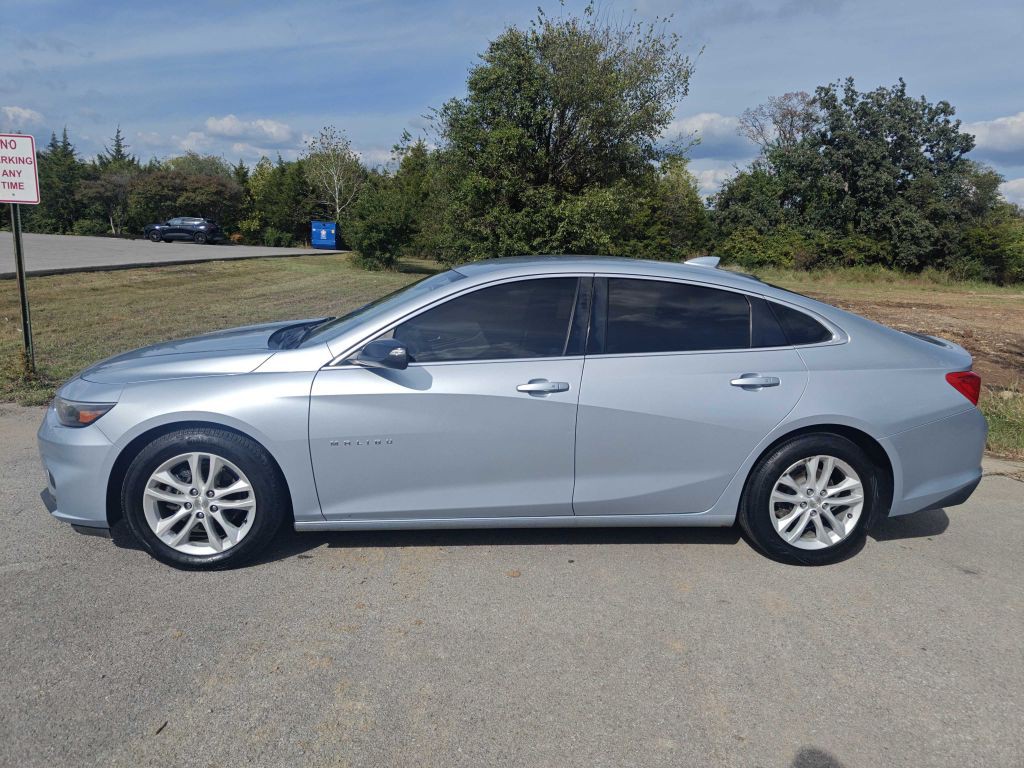 2017 Chevrolet Malibu Image 2