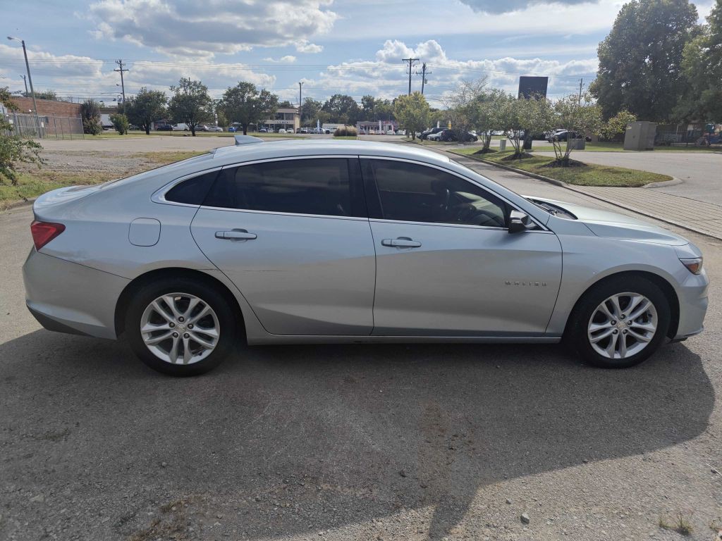 2017 Chevrolet Malibu Image 4