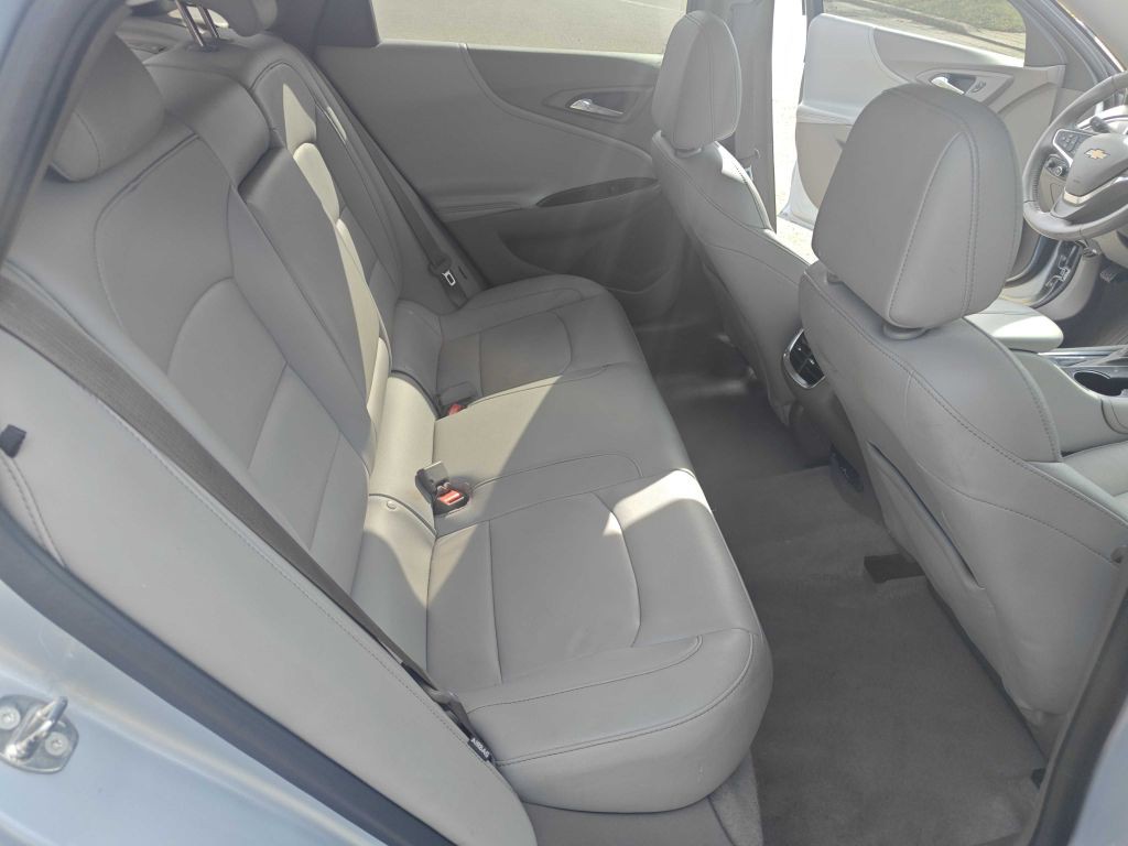 2017 Chevrolet Malibu Image 8
