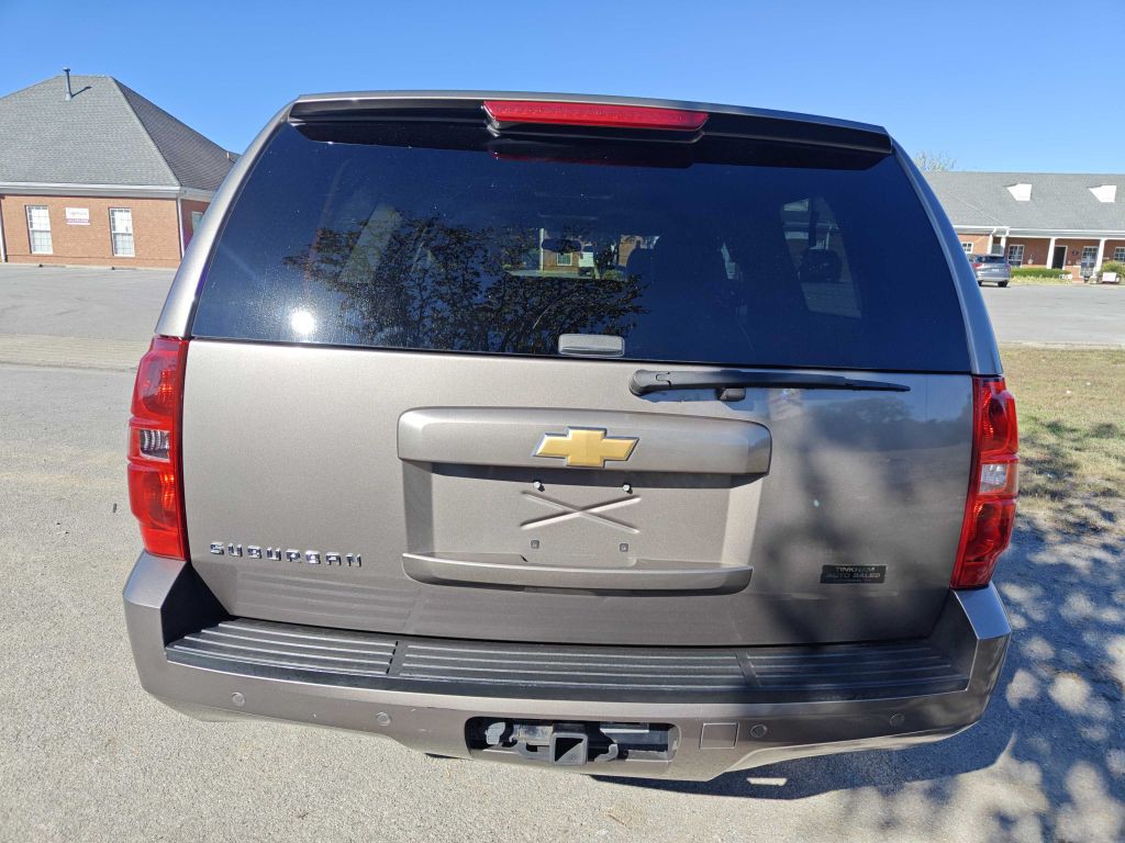 2013 Chevrolet Suburban Image 4