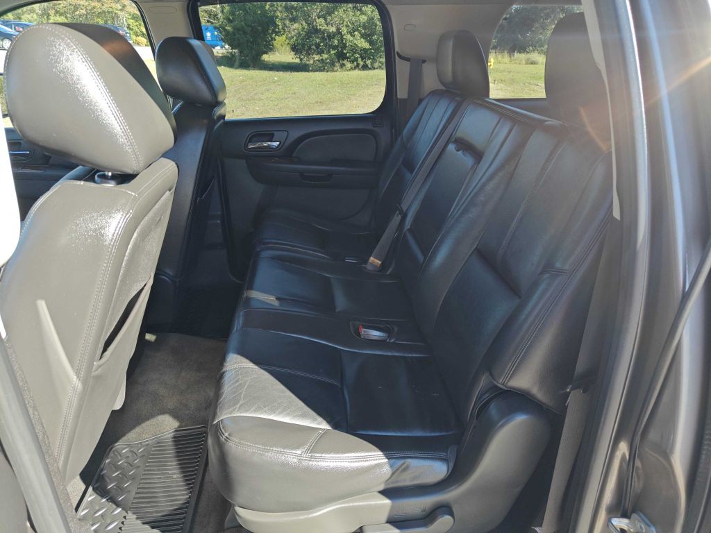 2013 Chevrolet Suburban Image 7