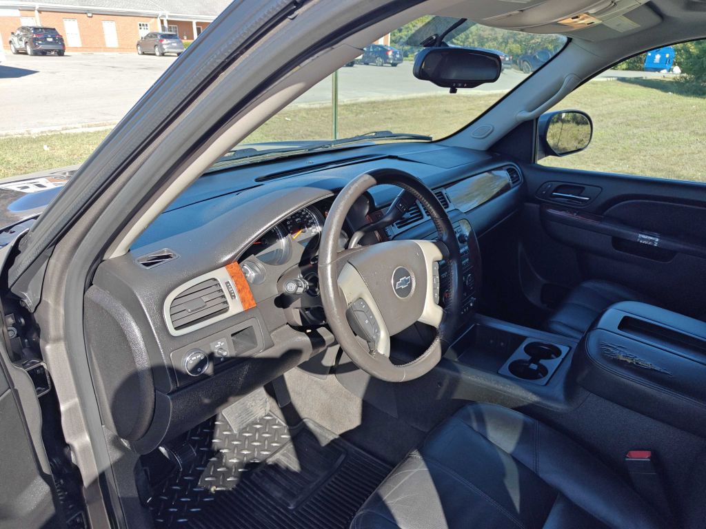 2013 Chevrolet Suburban Image 9