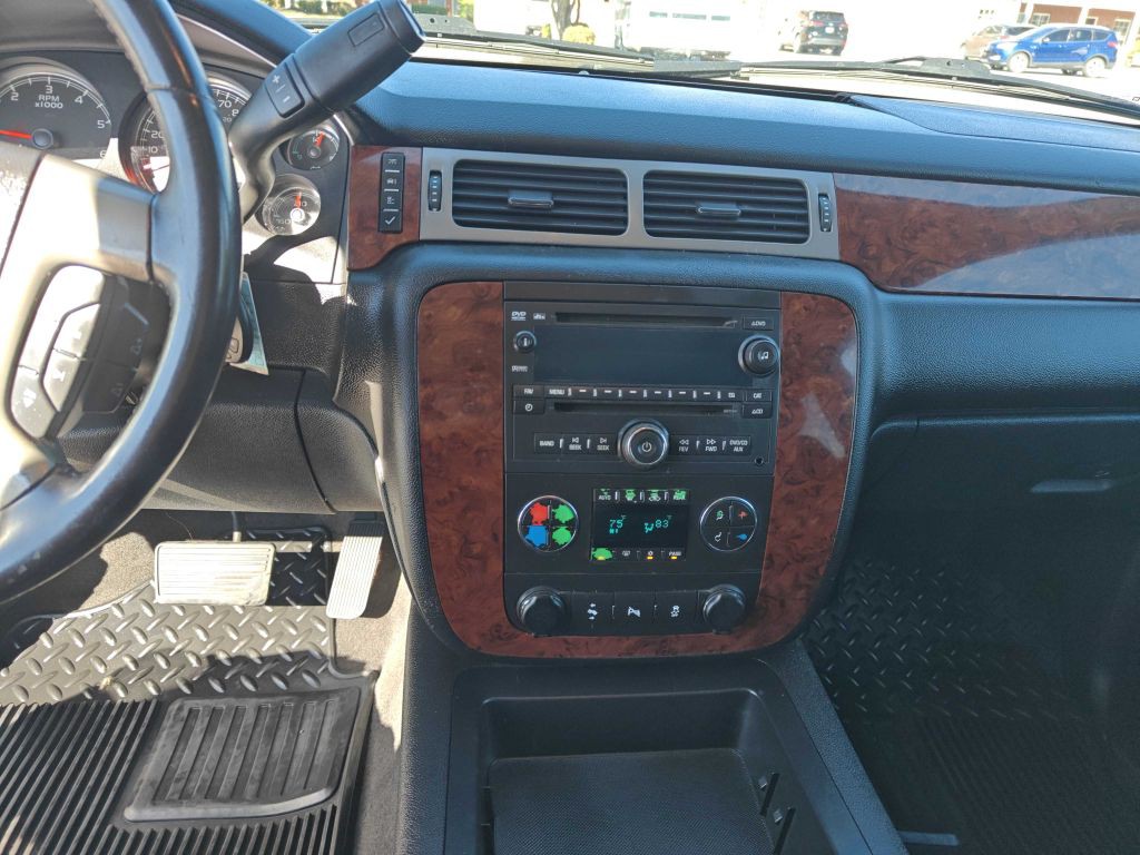 2013 Chevrolet Suburban Image 10