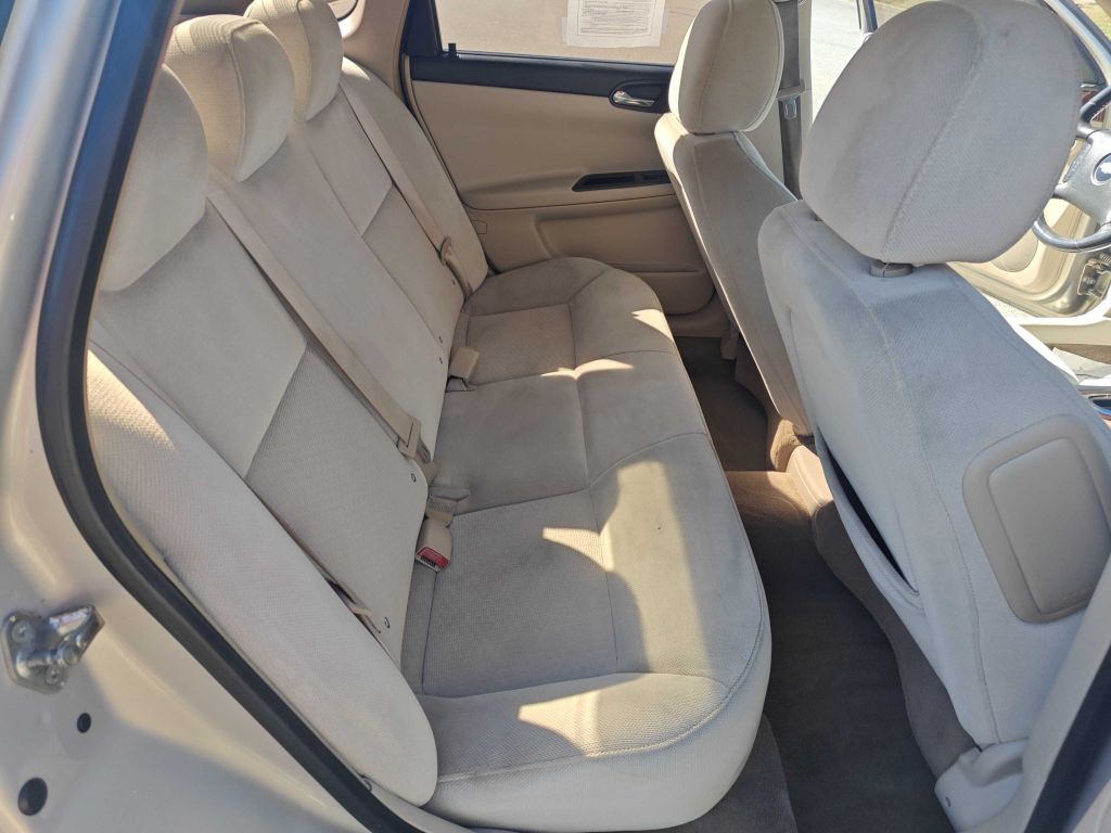2010 Chevrolet Impala Image 7