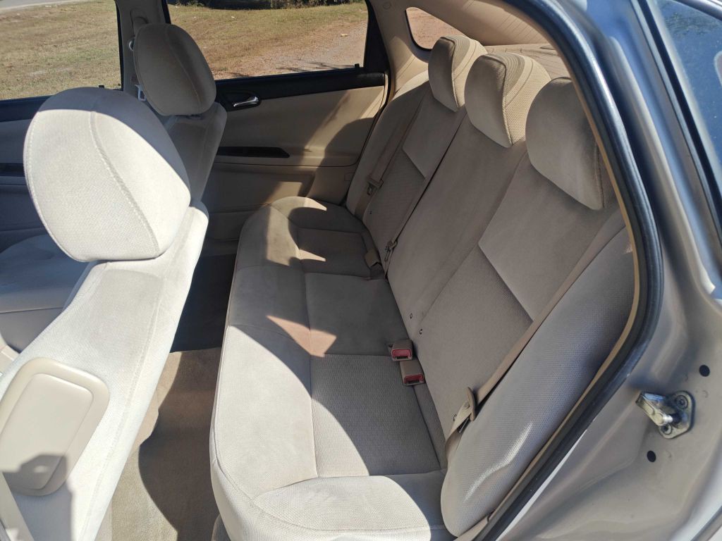 2010 Chevrolet Impala Image 8