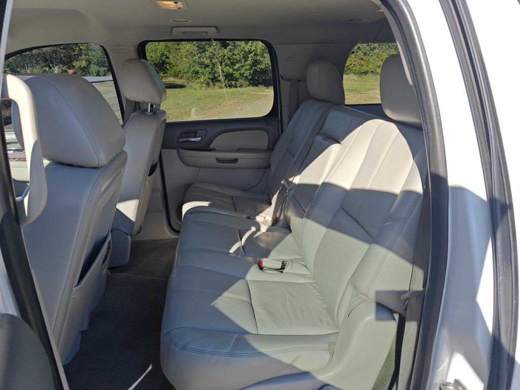 2011 Chevrolet Suburban Image 9