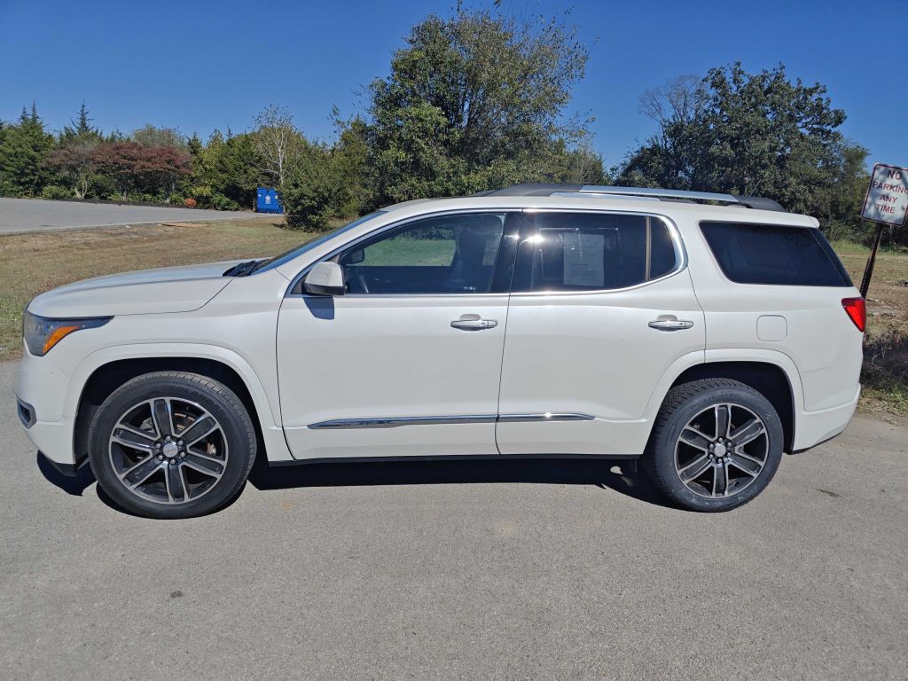 2017 GMC Acadia Image 2