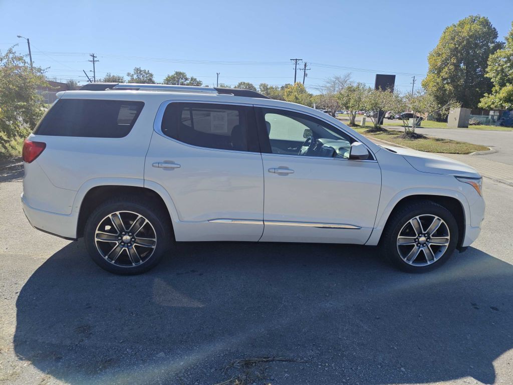 2017 GMC Acadia Image 4