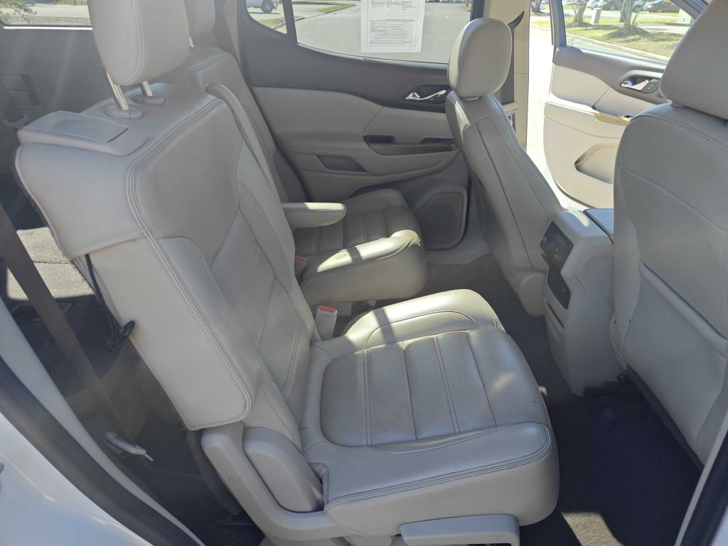 2017 GMC Acadia Image 9