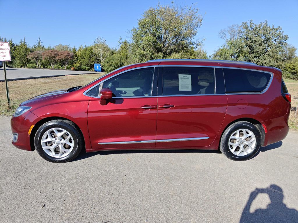 2017 Chrysler Pacifica Image 4