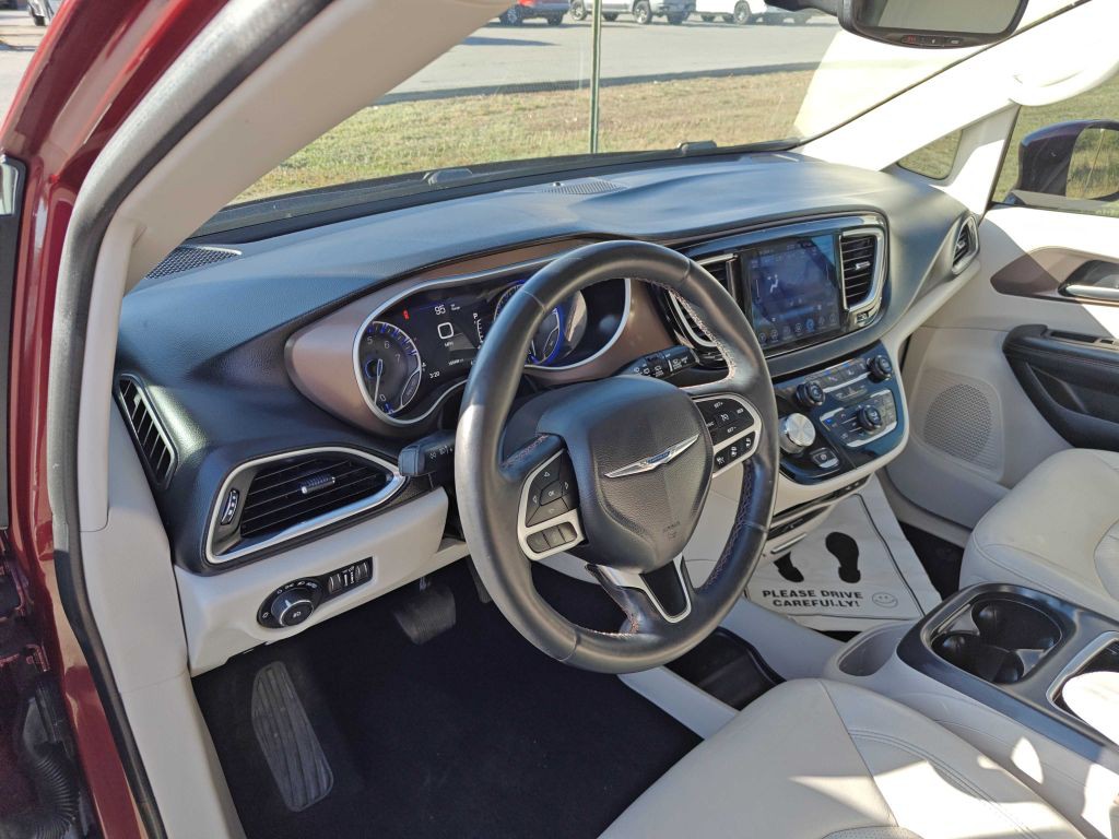 2017 Chrysler Pacifica Image 6
