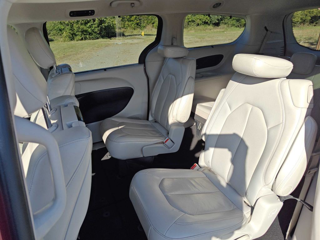2017 Chrysler Pacifica Image 7