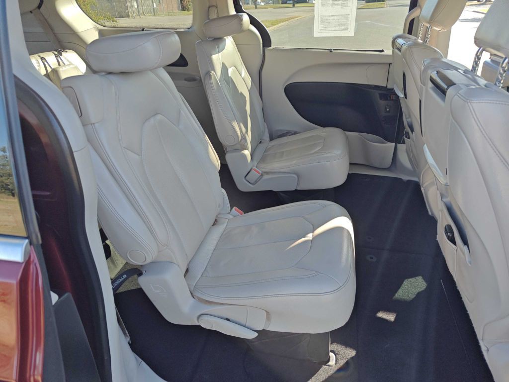 2017 Chrysler Pacifica Image 8