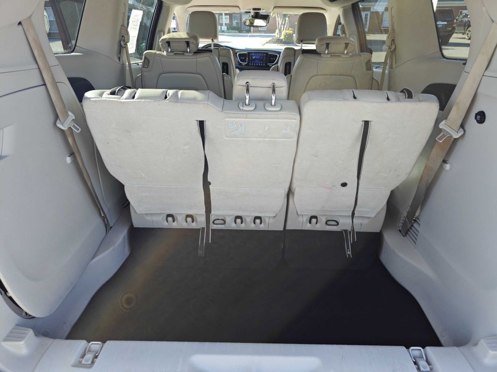 2017 Chrysler Pacifica Image 9
