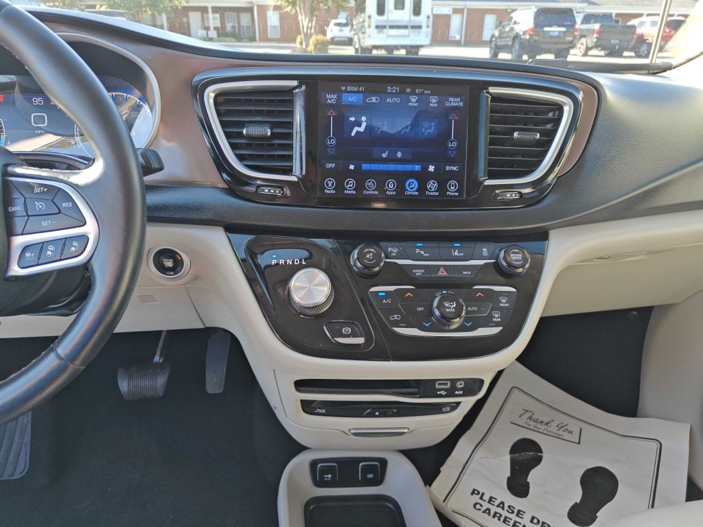 2017 Chrysler Pacifica Image 10