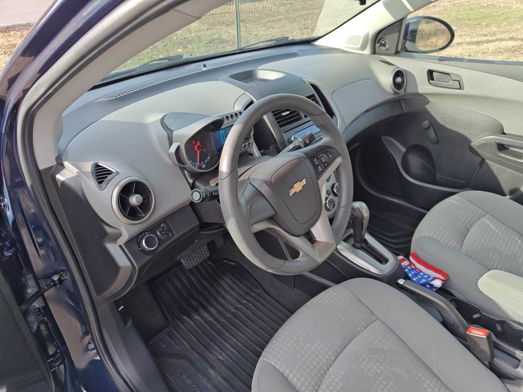 2016 Chevrolet Sonic Image 6