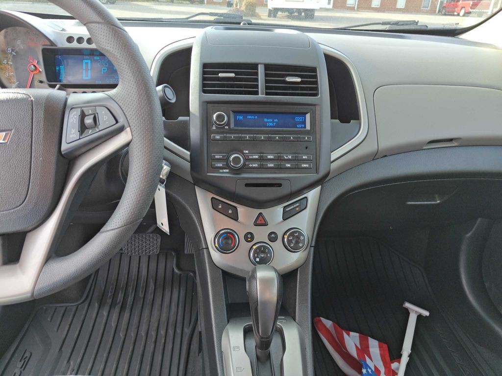 2016 Chevrolet Sonic Image 9