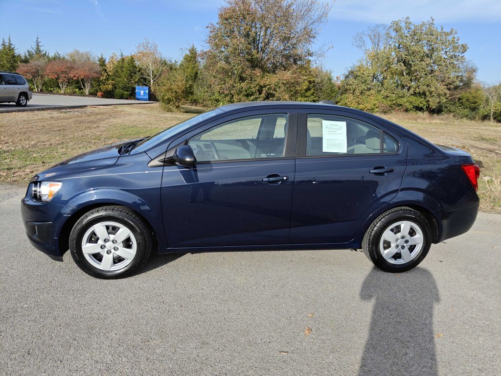 2016 Chevrolet Sonic Image 2