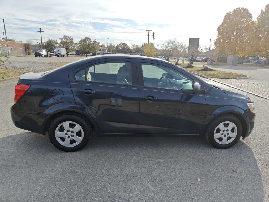 2016 Chevrolet Sonic Image 4
