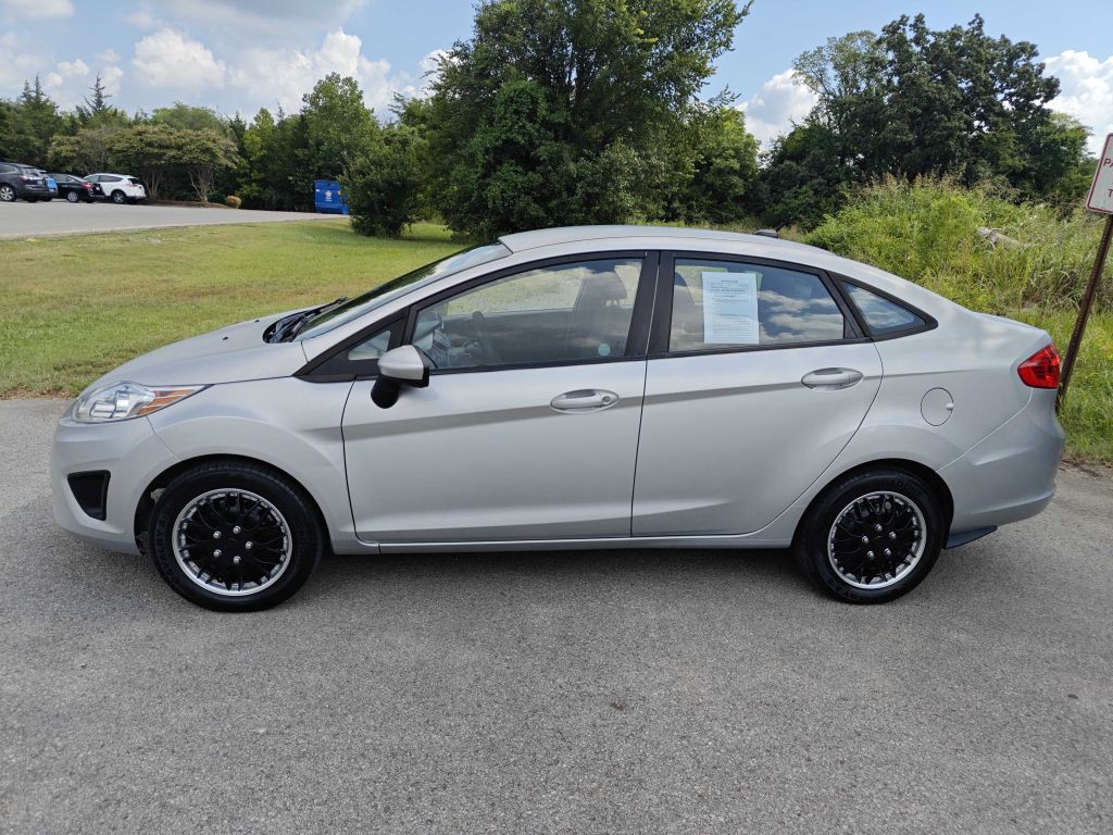 2011 Ford Fiesta Image 2