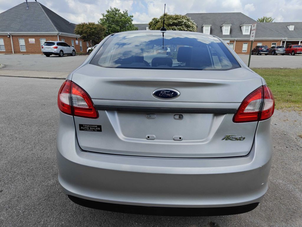 2011 Ford Fiesta Image 3