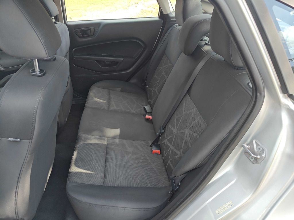 2011 Ford Fiesta Image 7