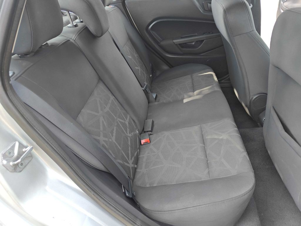 2011 Ford Fiesta Image 8