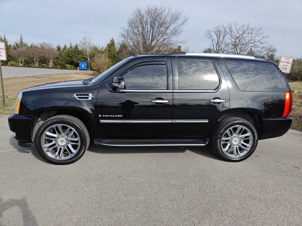 2008 Cadillac Escalade Image 2