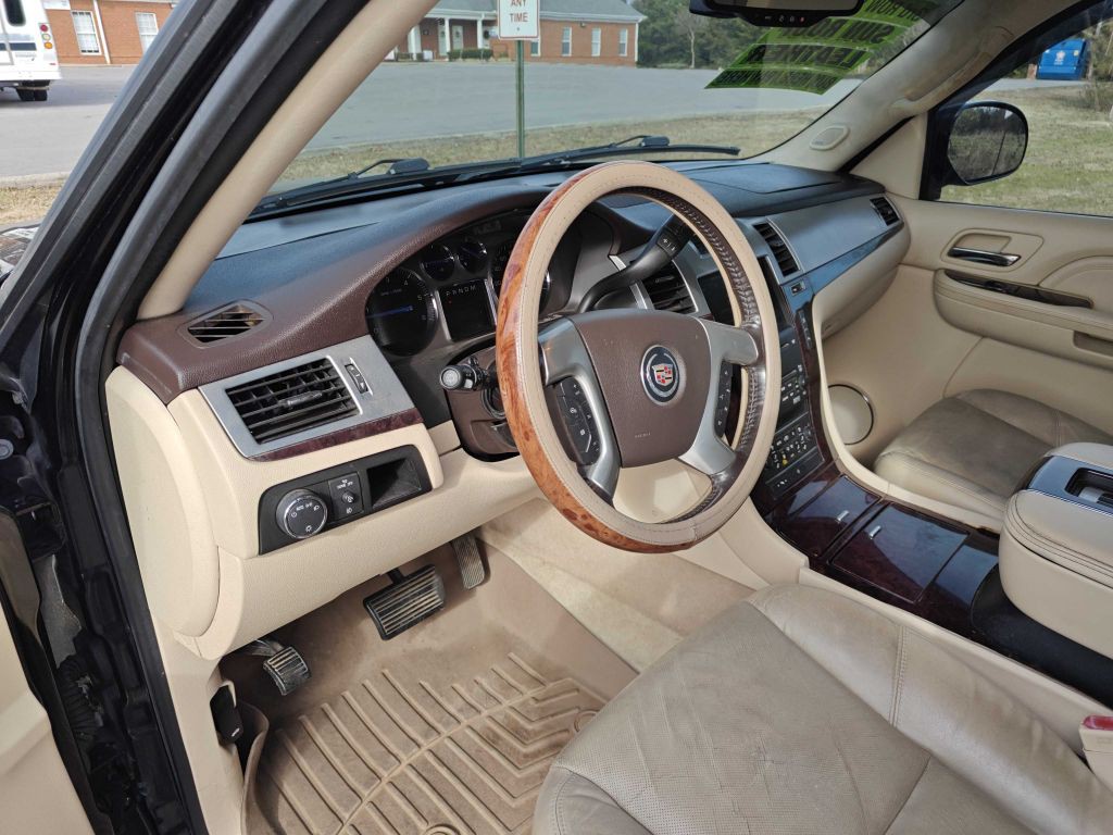2008 Cadillac Escalade Image 6