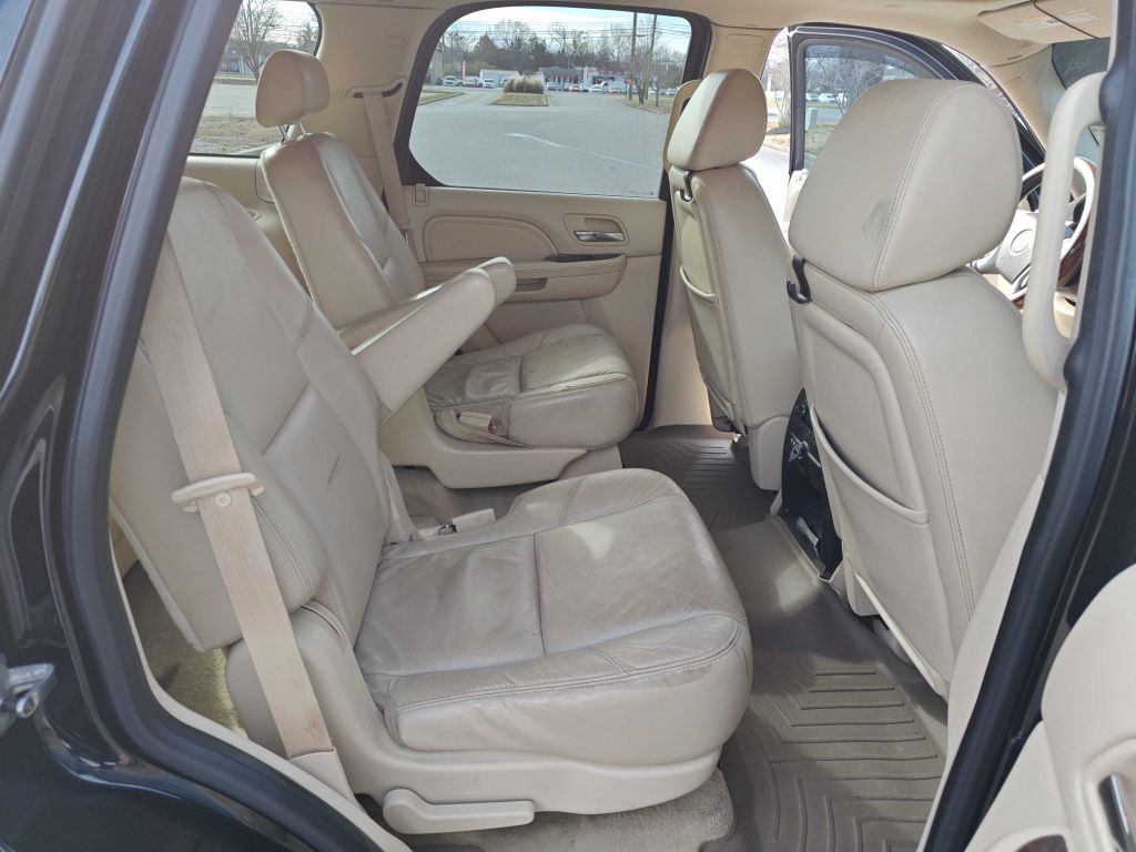 2008 Cadillac Escalade Image 9