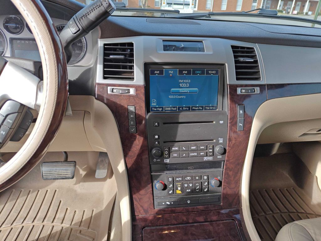 2008 Cadillac Escalade Image 10