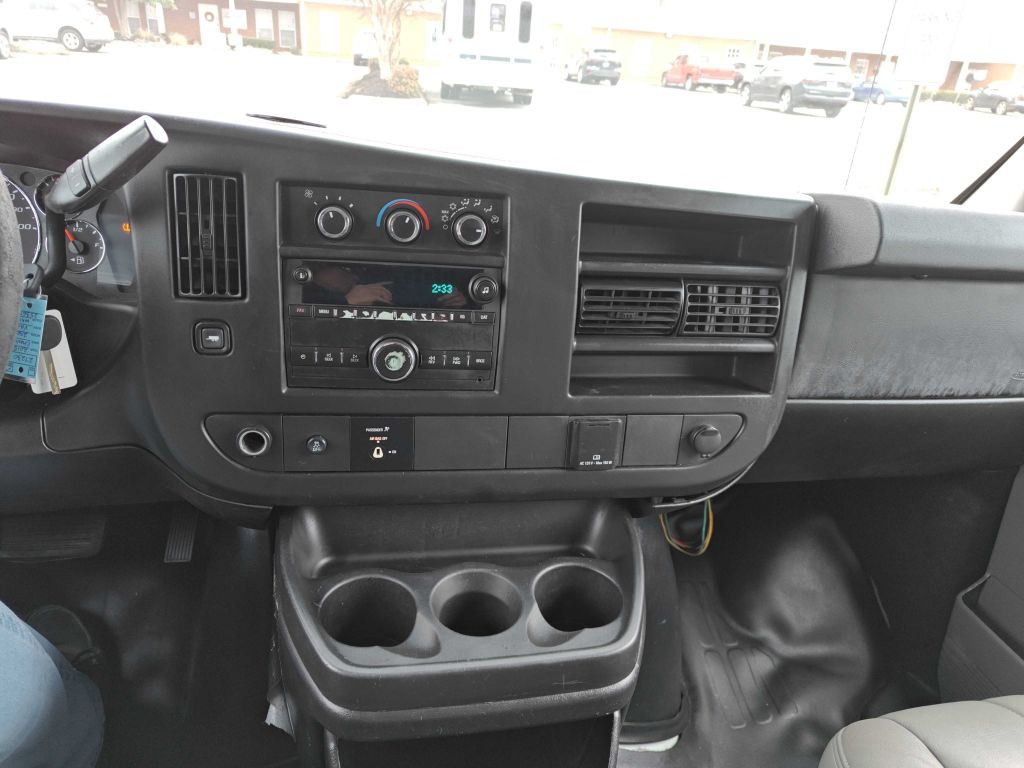 2015 Chevrolet Express Image 9