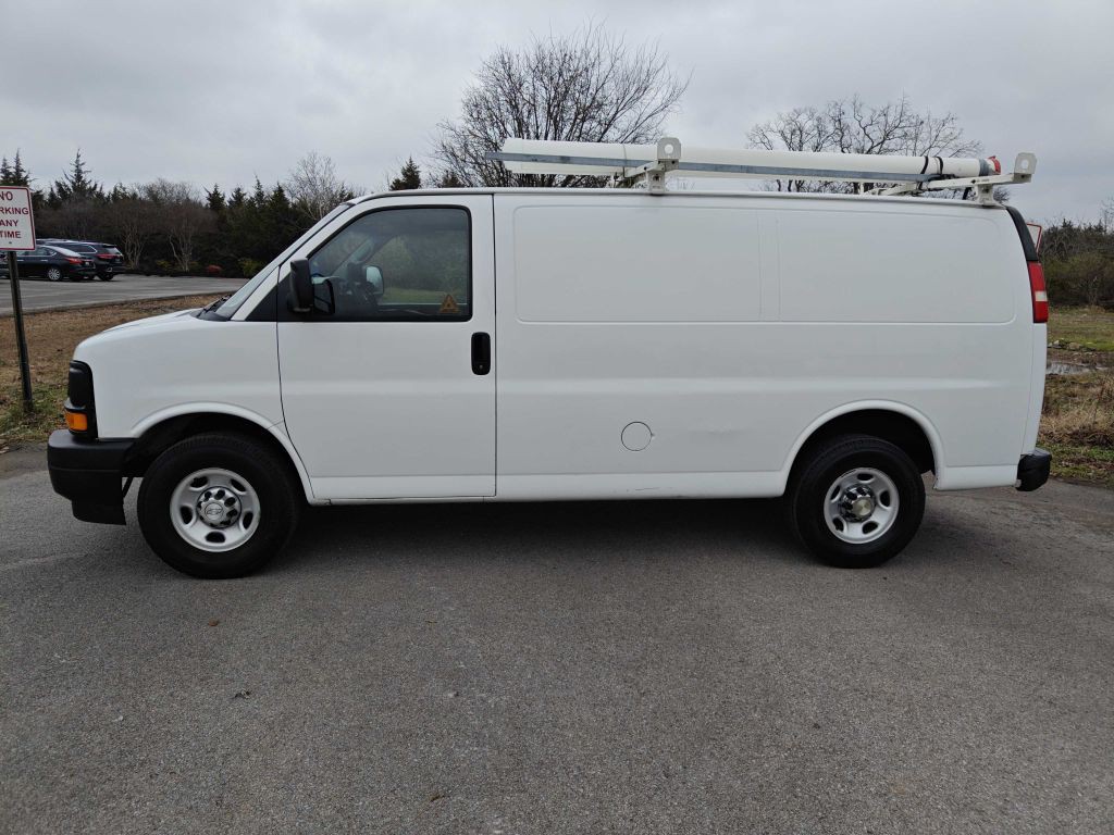 2015 Chevrolet Express Image 2