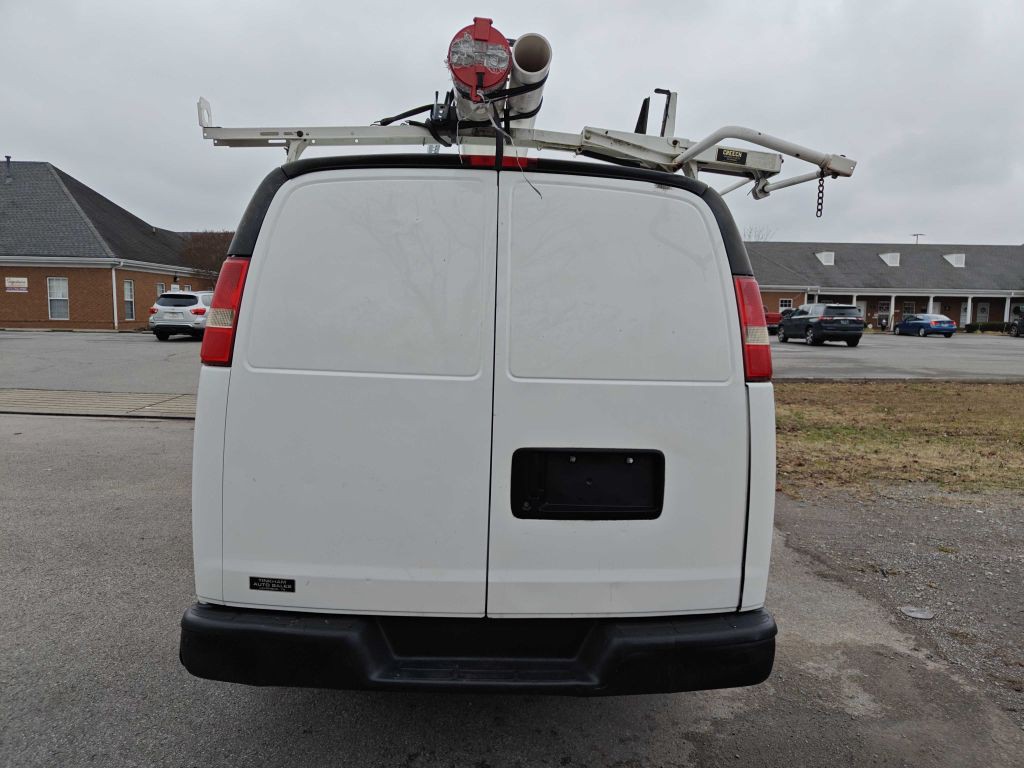 2015 Chevrolet Express Image 3