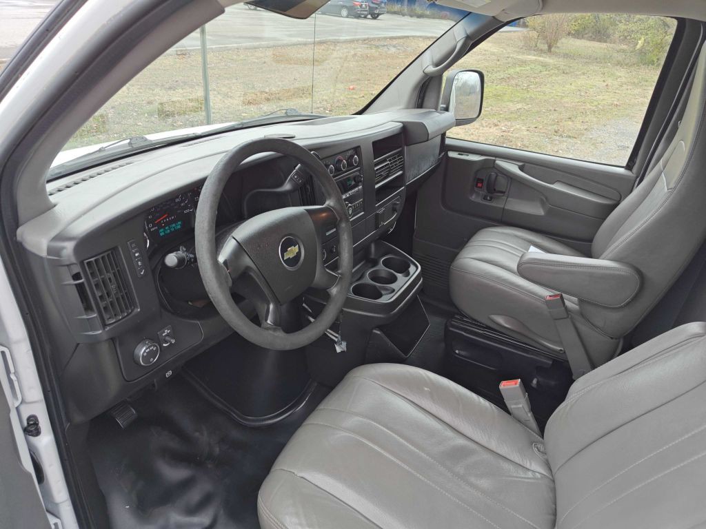 2015 Chevrolet Express Image 6