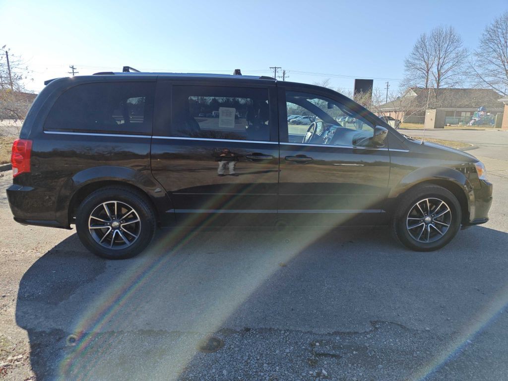 2017 Dodge Grand Caravan Image 4