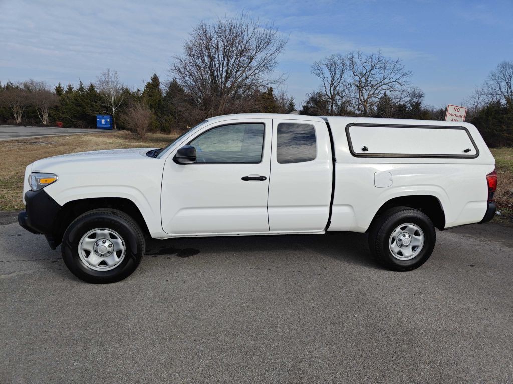 2019 Toyota Tacoma Image 2