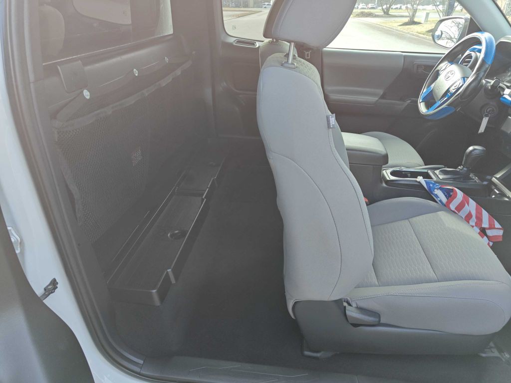 2019 Toyota Tacoma Image 10