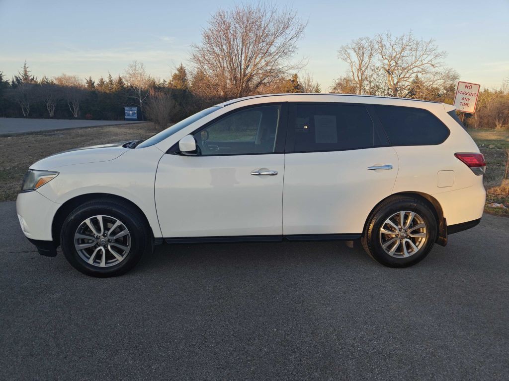 2014 Nissan Pathfinder Image 2