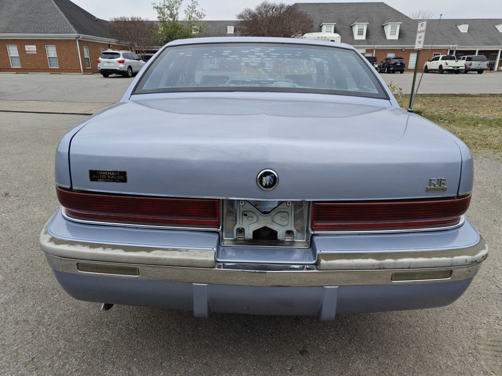 1995 Buick Roadmaster Image 3